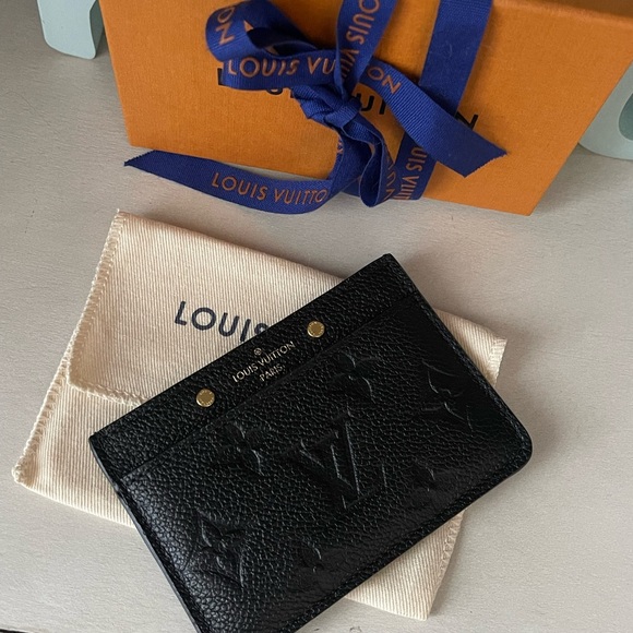 Louis Vuitton - Picture 7 of 13